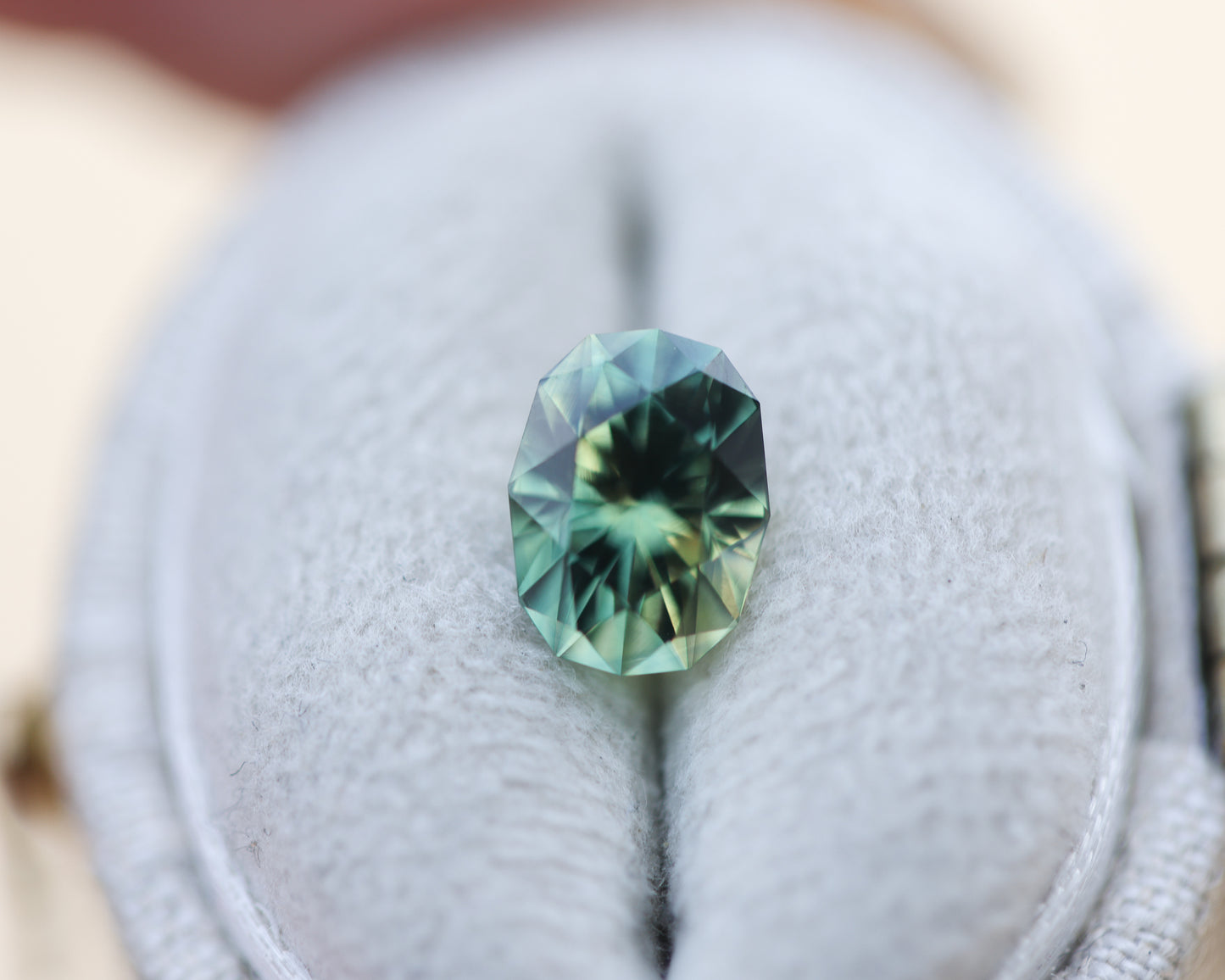 1.82ct oval gren teal yellow sapphire from Earth's Treasury