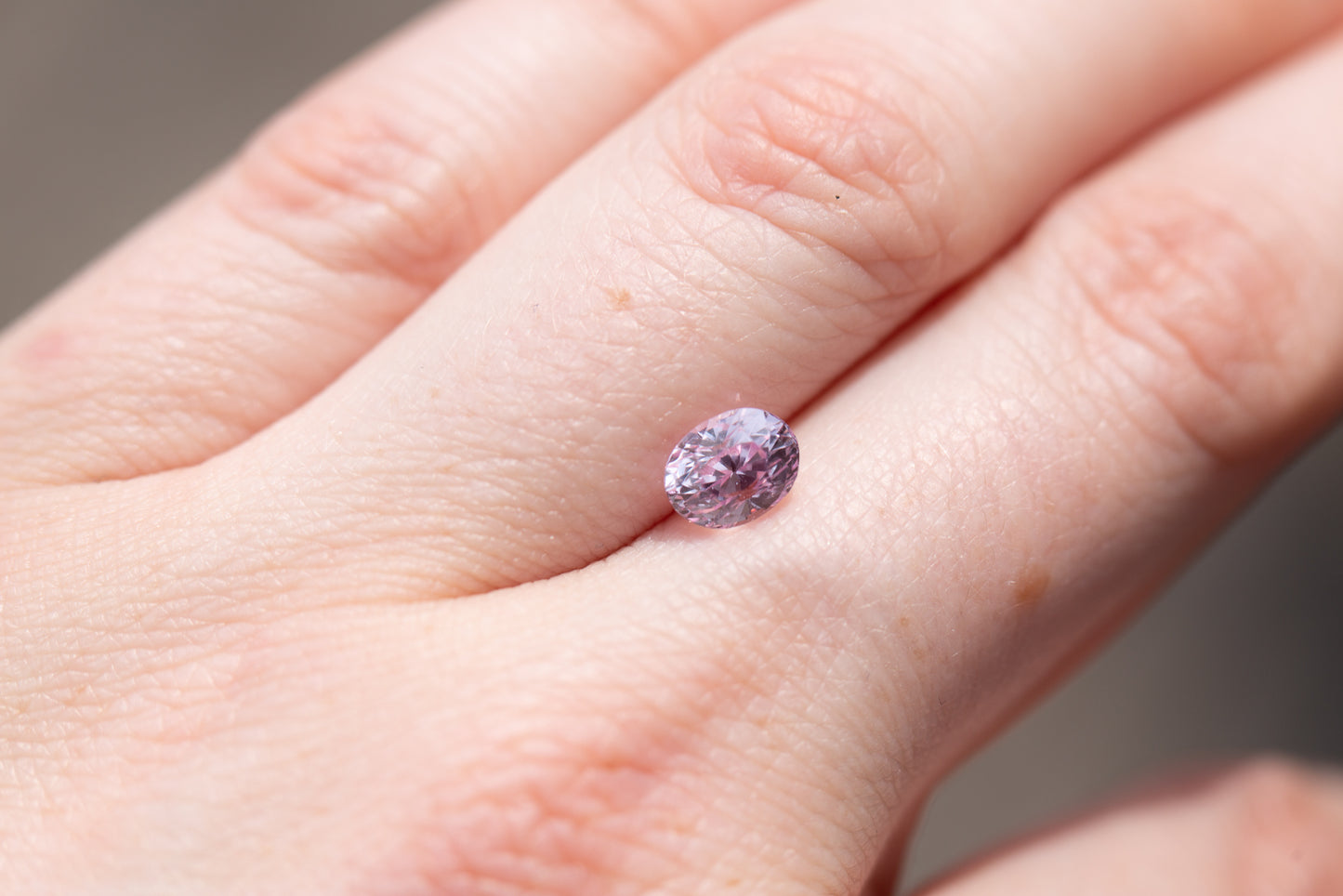 Load image into Gallery viewer, 1.64ct oval light pink sapphire
