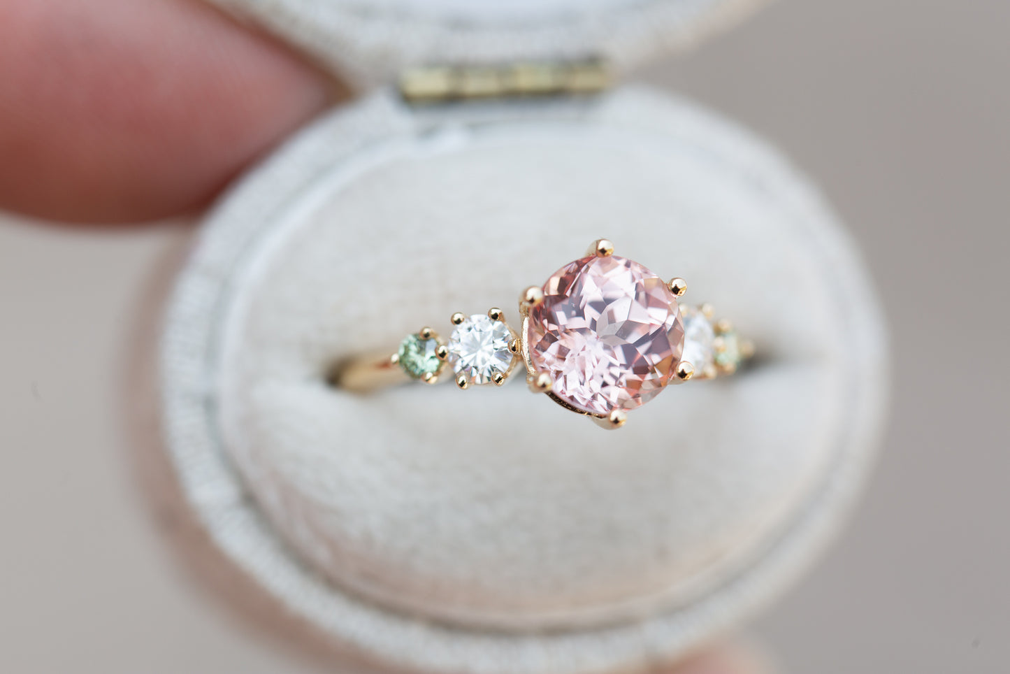 Load image into Gallery viewer, Sailor setting with lab peach sapphire and moissanite
