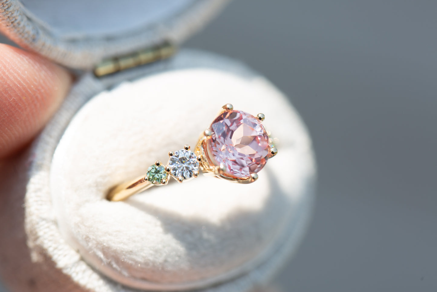 Load image into Gallery viewer, Sailor setting with lab peach sapphire and moissanite
