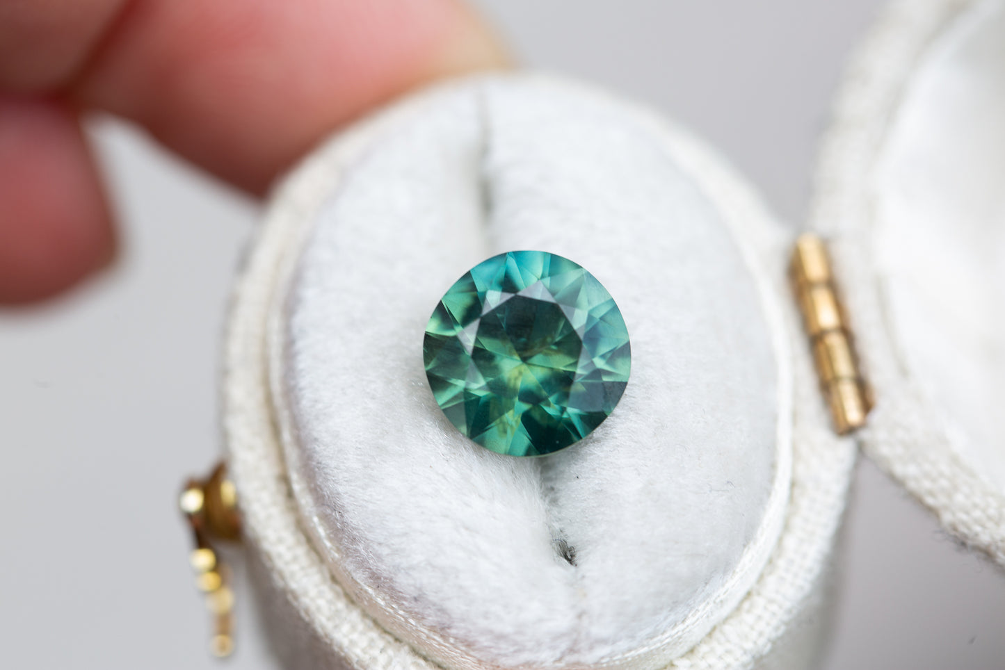 3.58ct round blue green teal sapphire