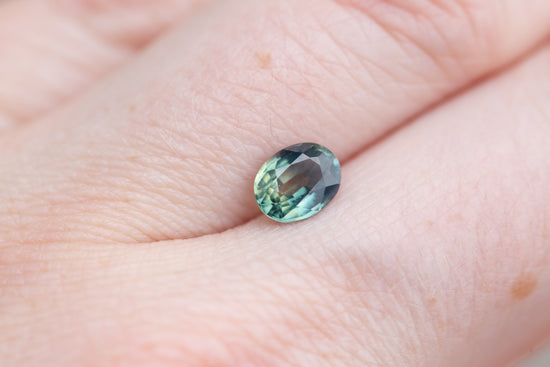Load image into Gallery viewer, .95ct oval opalescent teal green sapphire
