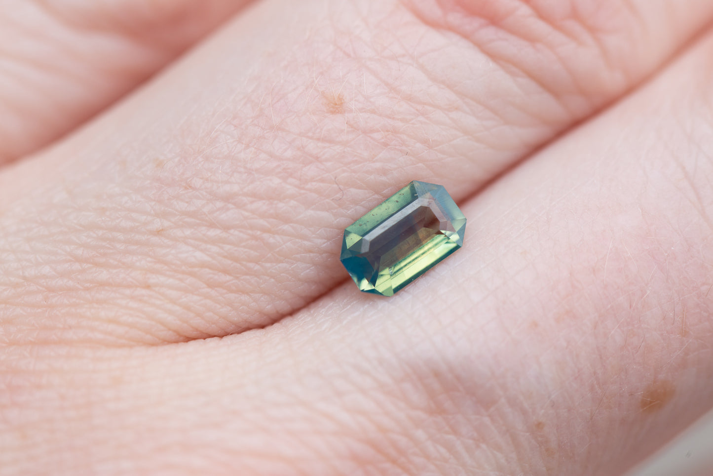 Load image into Gallery viewer, .975ct emerald opalescent teal sapphire
