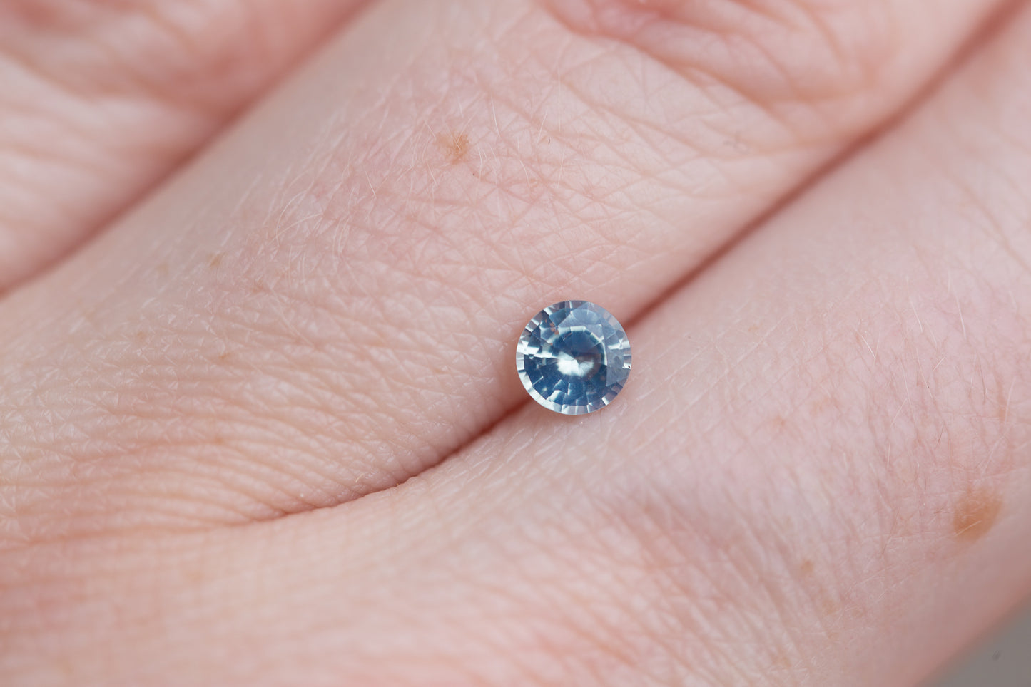 Load image into Gallery viewer, .42ct round opalescent blue teal sapphire

