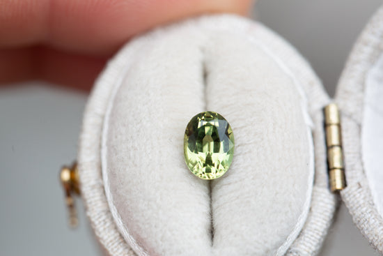 1.32ct oval medium green sapphire