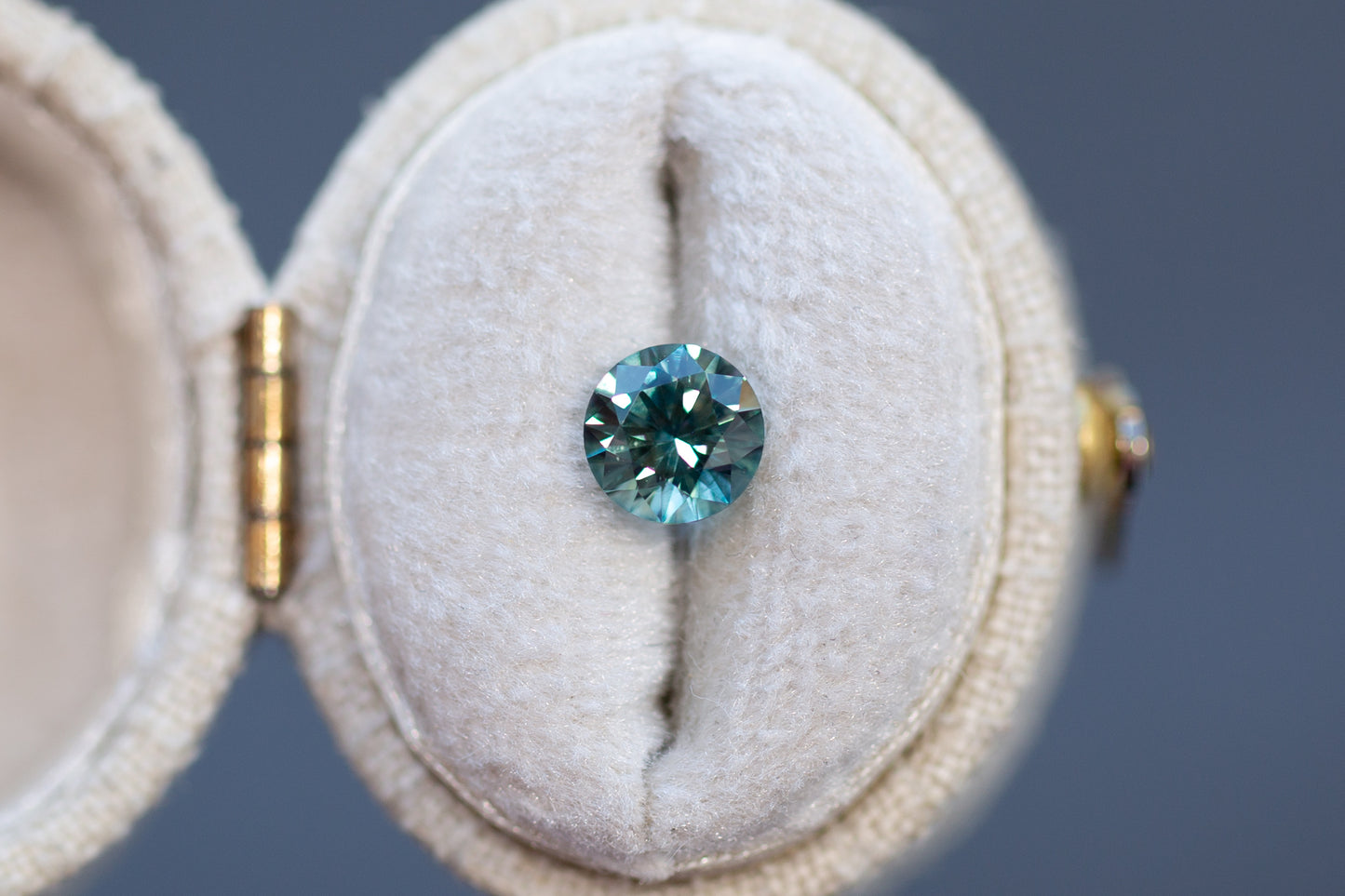 1.14ct Round Teal Green Parti Sapphire - Earth's Treasury