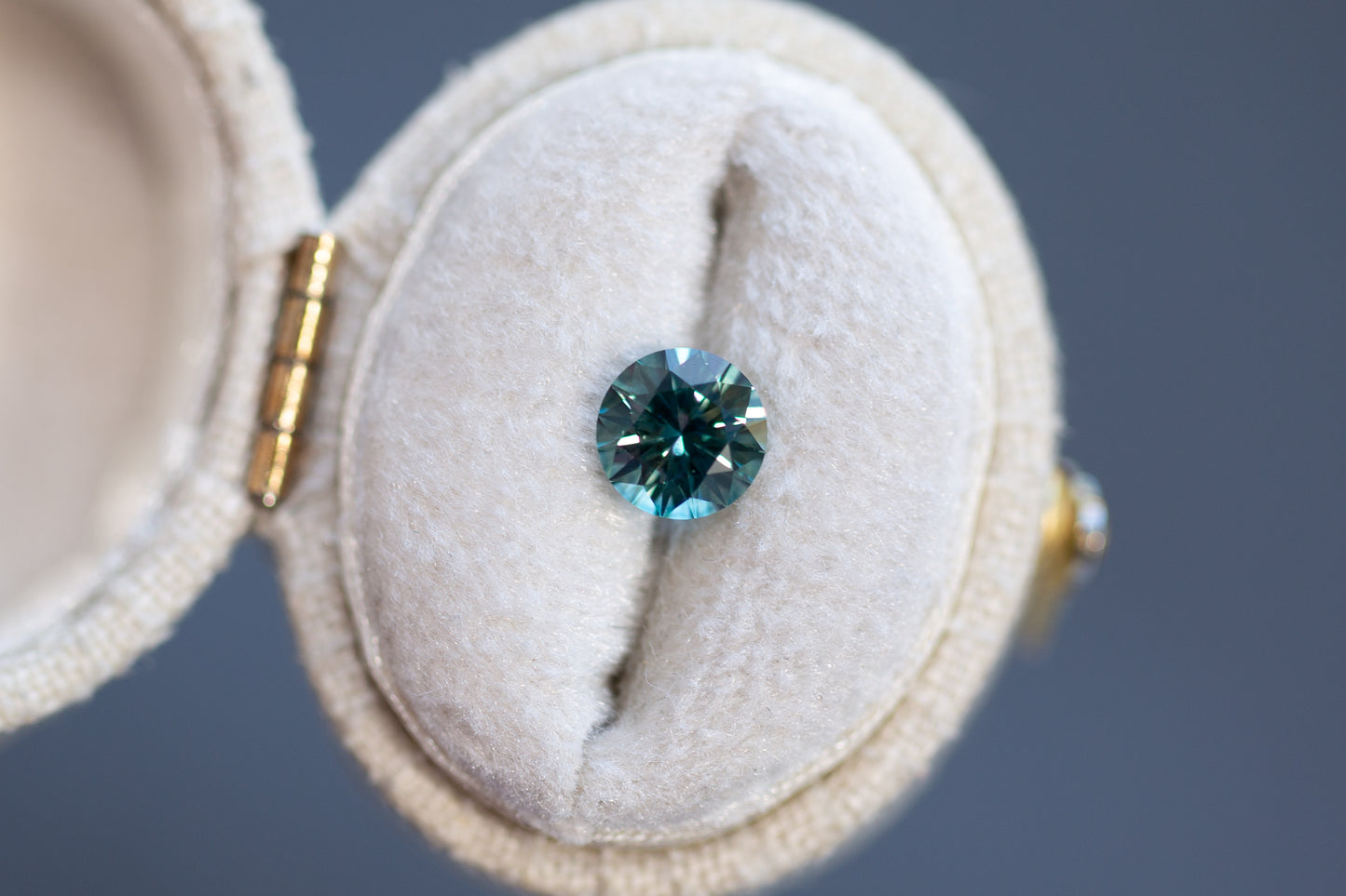 1.14ct Round Teal Green Parti Sapphire - Earth's Treasury