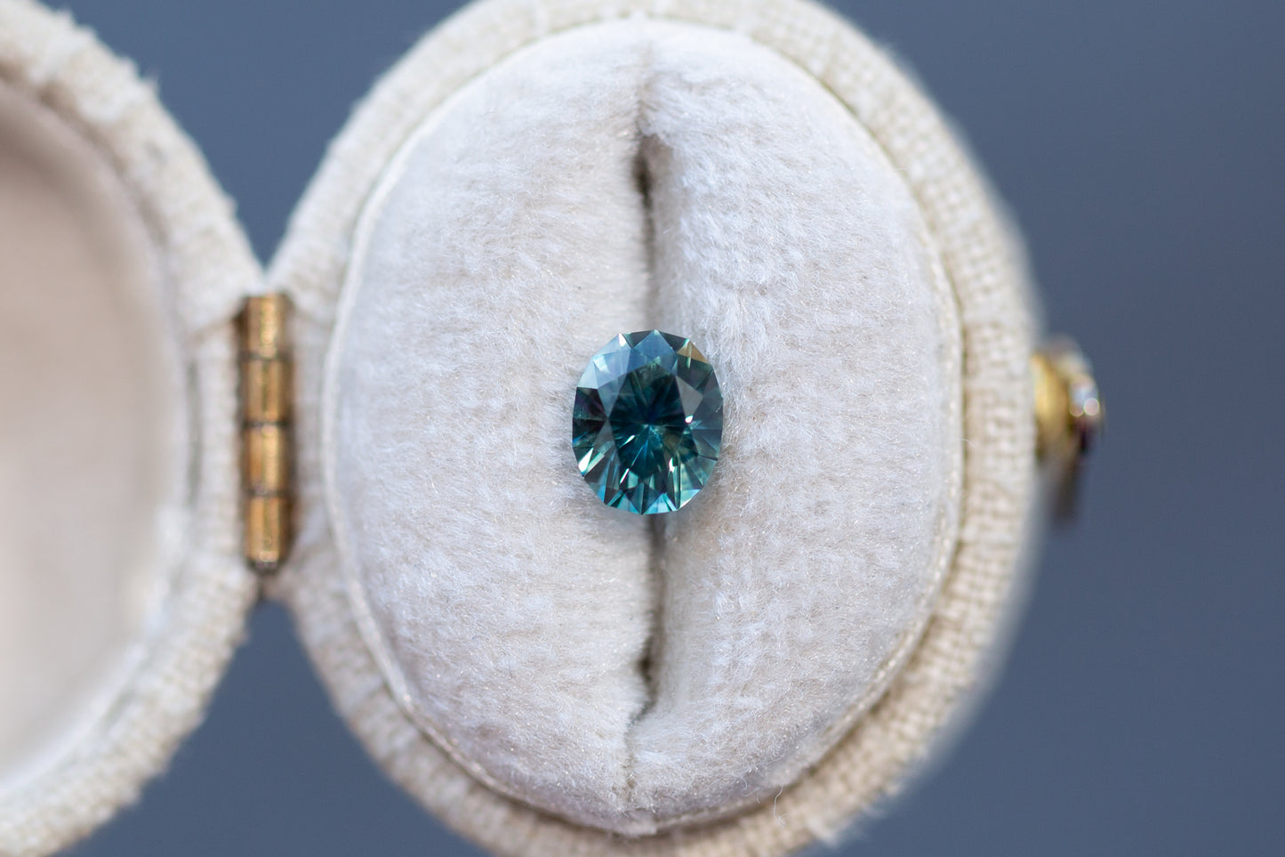 1.17ct Oval Aqua Teal Parti Sapphire - Earth's Treasury