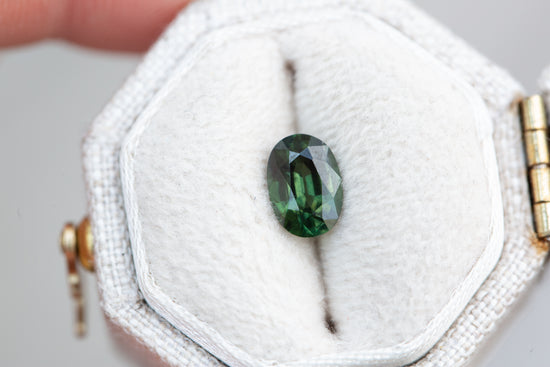 .975ct oval green sapphire