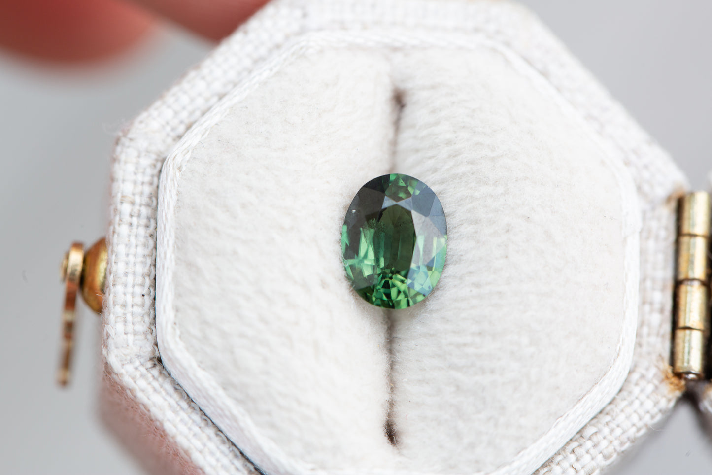 Load image into Gallery viewer, 1.03ct oval dark green sapphire
