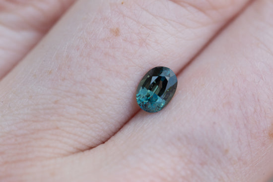 Load image into Gallery viewer, .92ct oval teal blue sapphire
