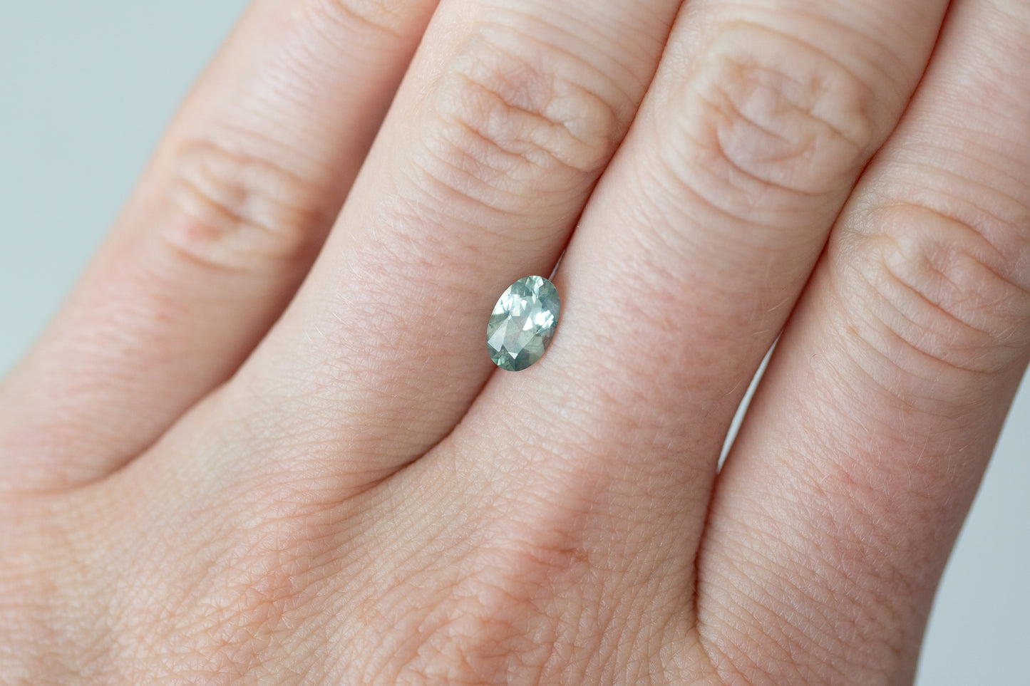 0.95ct Oval Aqua Blue Green Sapphire