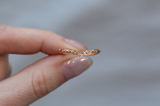 READY TO SHIP - Size 9.25, 14k Rose Gold Briar Curved Leaf Band