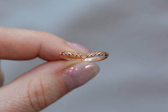 READY TO SHIP - Size 9.25, 14k Rose Gold Briar Curved Leaf Band