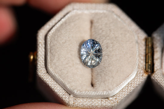 Load image into Gallery viewer, 1.89ct oval icy bicolor sapphire, Starbrite cut from John Dyer
