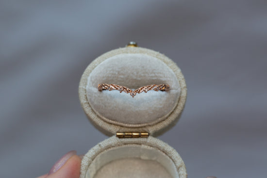 READY TO SHIP - Size 9.25, 14k Rose Gold Briar Curved Leaf Band