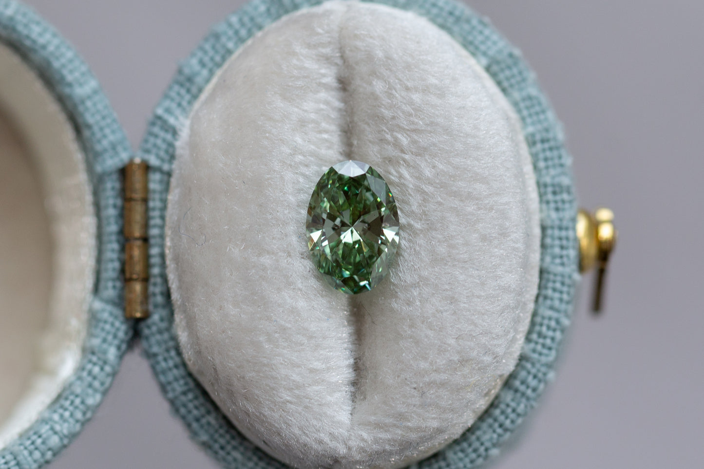 1.00ct Oval Fancy Vivid Green Lab Diamond, VS1