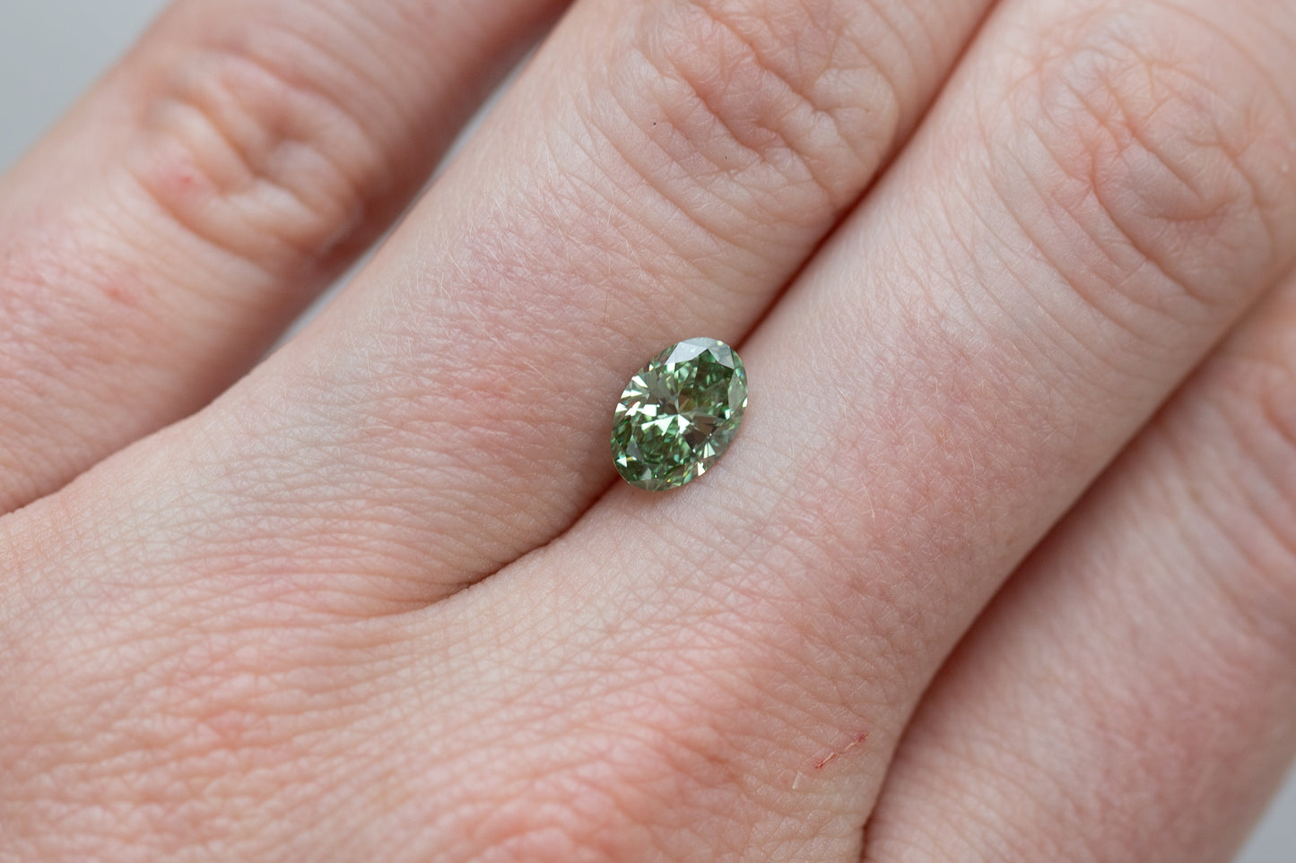 1.00ct Oval Fancy Vivid Green Lab Diamond, VS1