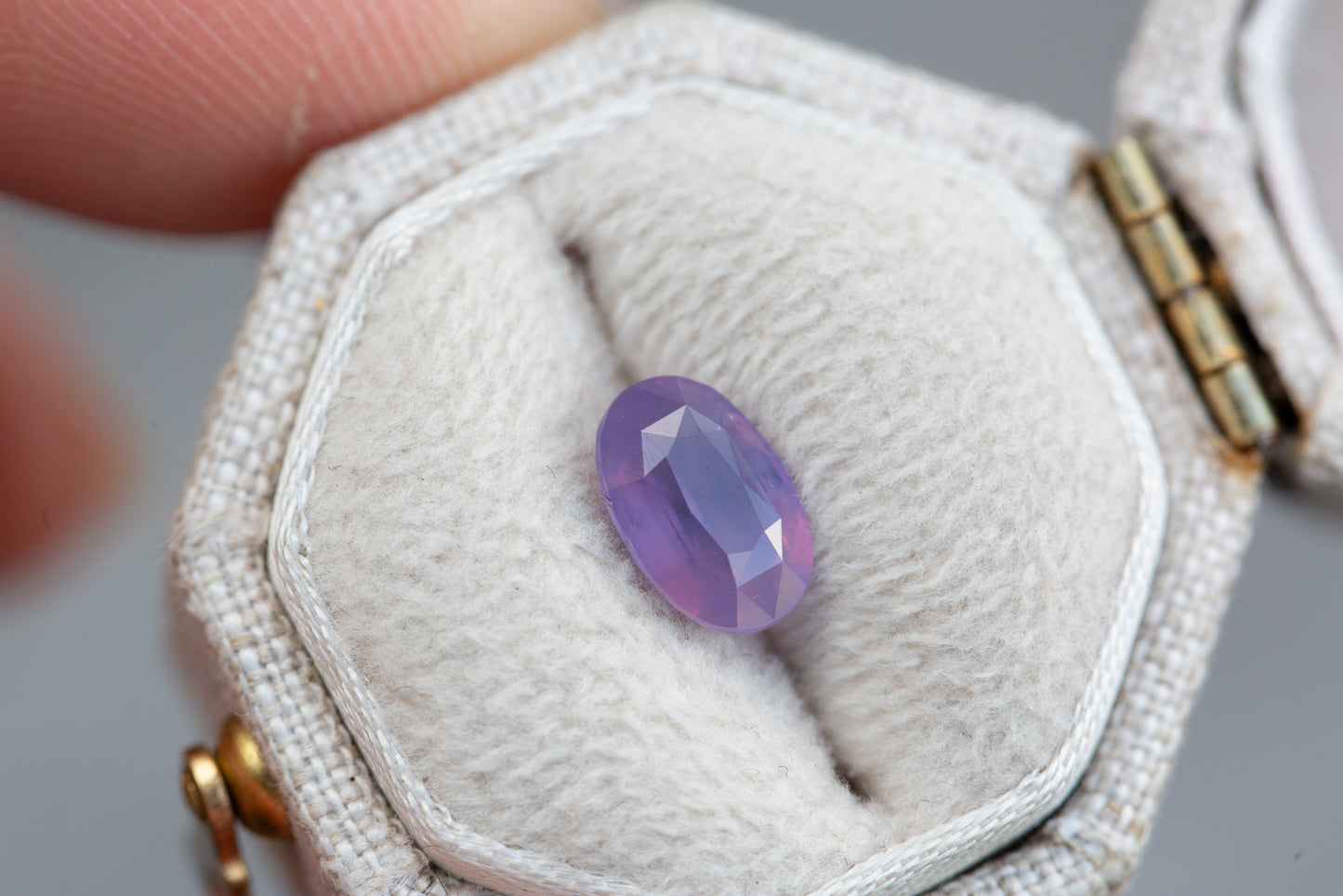 Load image into Gallery viewer, 1.55ct oval opalescent purple sapphire

