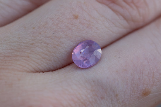 Load image into Gallery viewer, 1.67ct oval opalescent pink purple sapphire
