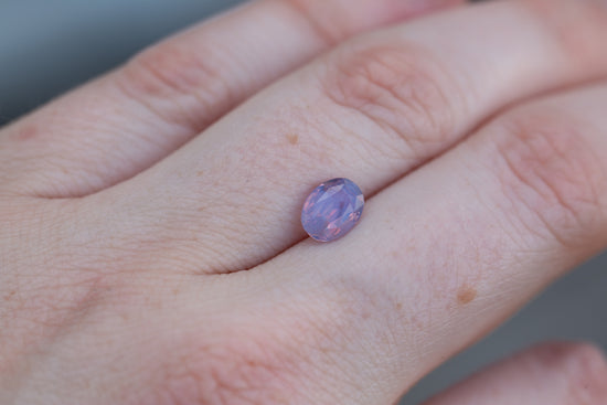 Load image into Gallery viewer, 1.54ct oval opalescent purple pink sapphire

