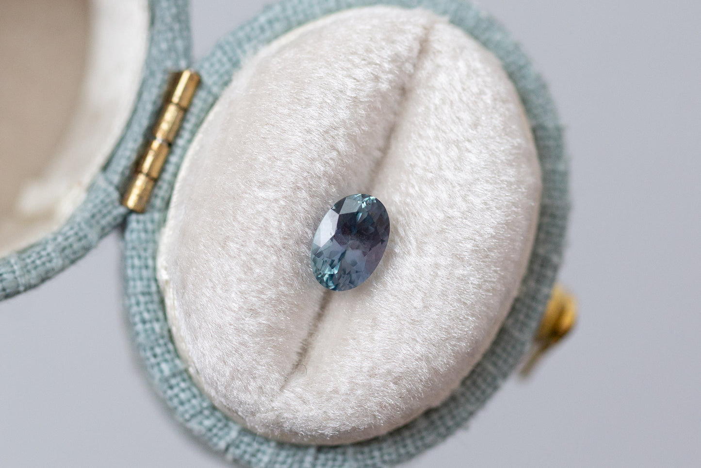 0.92ct Oval Purple and Teal Sapphire