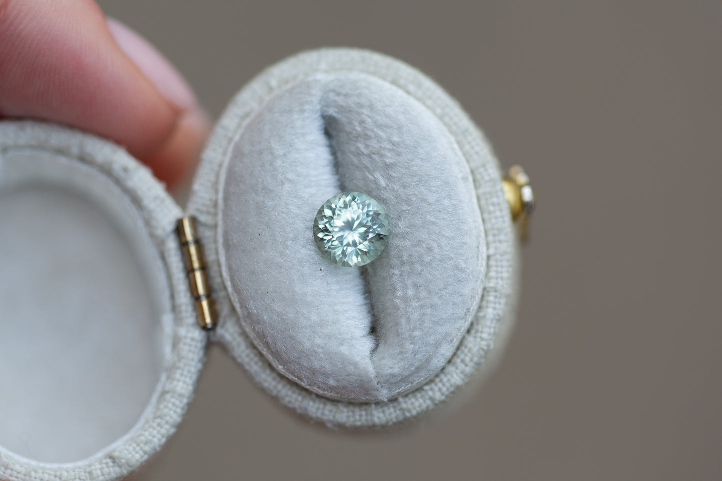 1.38ct Round Light Green Teal Sapphrie