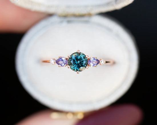 Five stone setting with pear side stones (setting only)