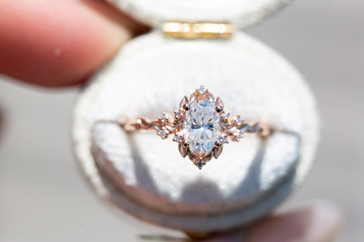 Load image into Gallery viewer, Briar rose halo with 7x5mm oval moissanite
