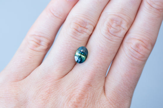 3.64ct Oval Blue and Green Sapphire