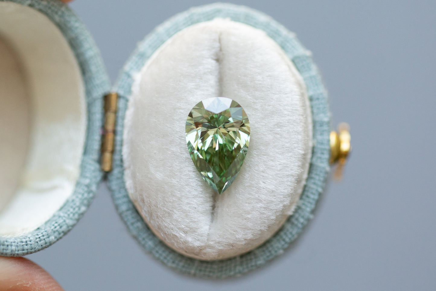 2.81ct Pear Fancy Vivid Green, VS2