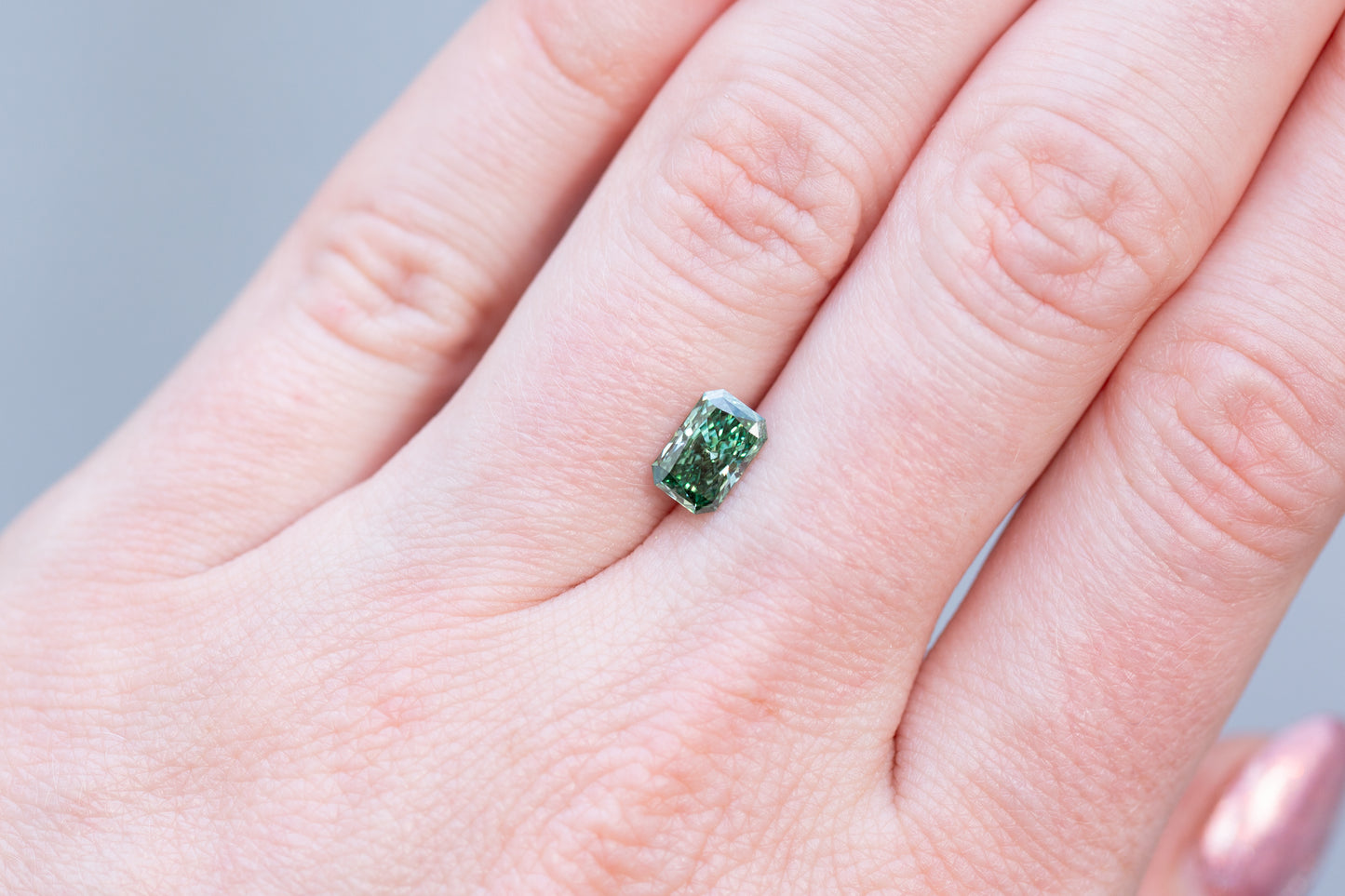 1.02ct Radiant Cut Fancy Vivid Green Lab Diamond, VVS2