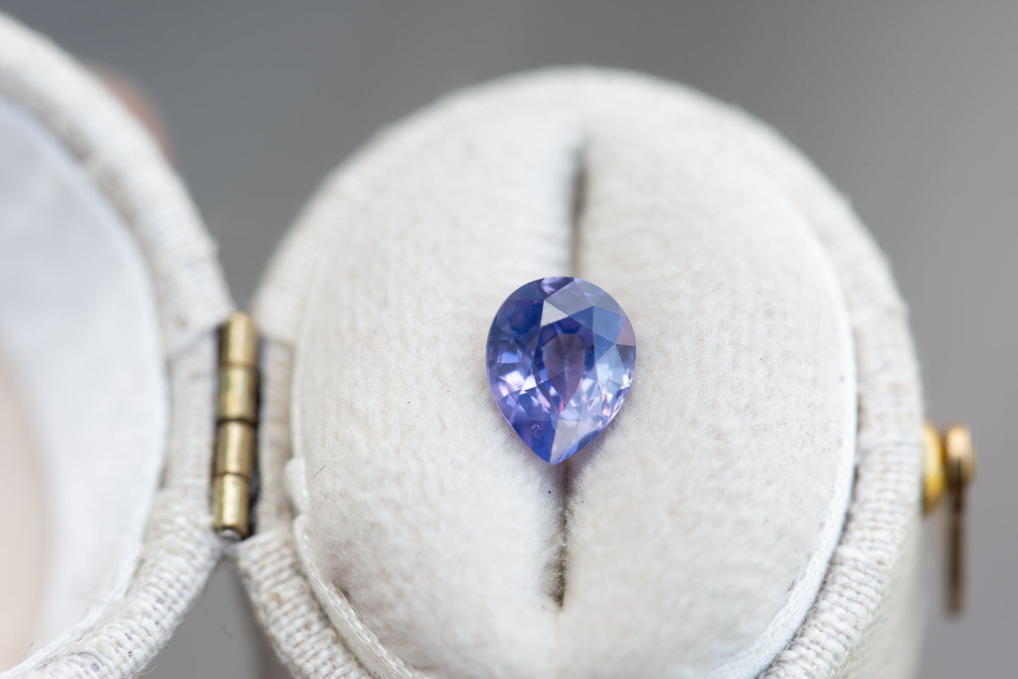 Load image into Gallery viewer, 1.4ct pear purple sapphire

