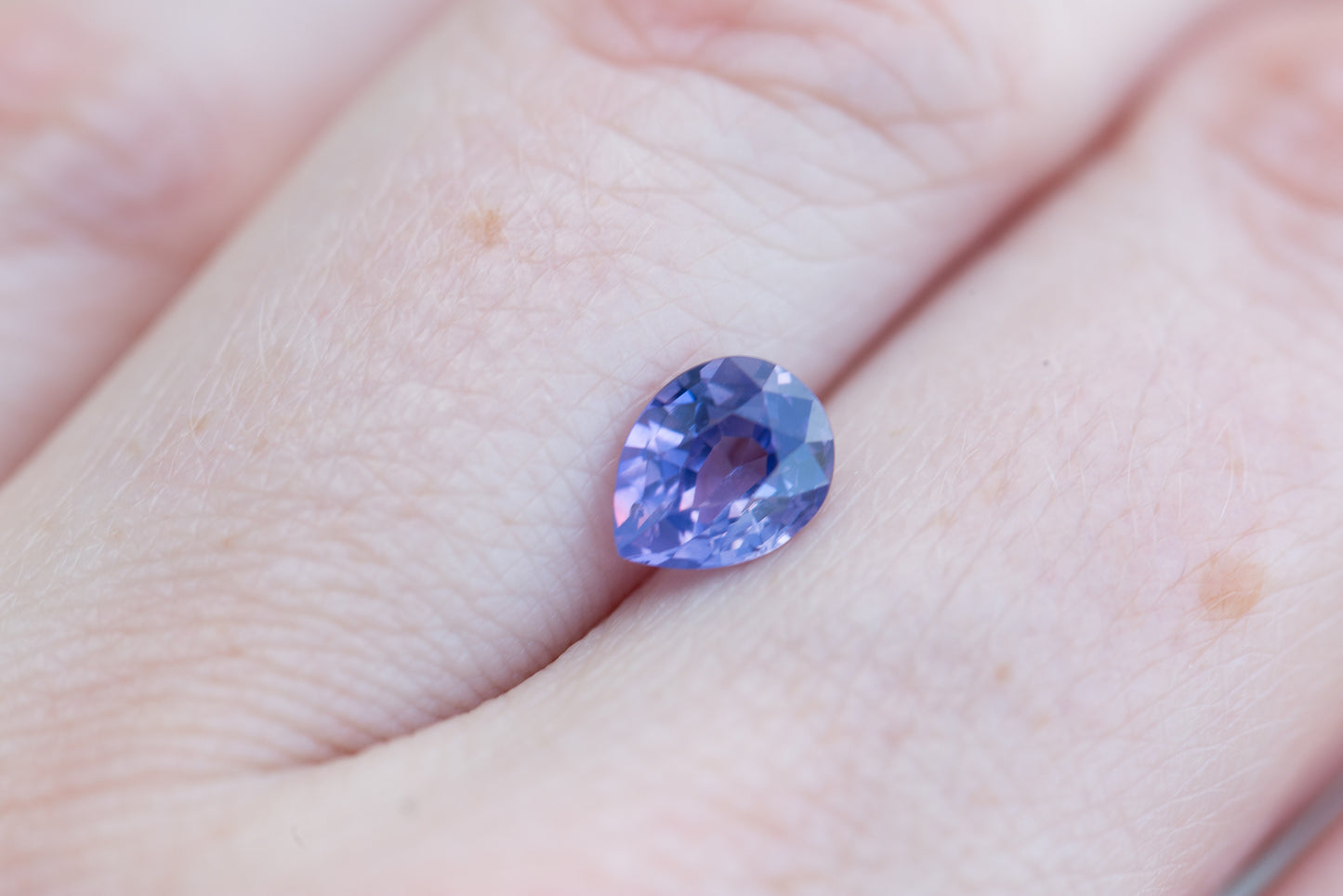 Load image into Gallery viewer, 1.4ct pear purple sapphire

