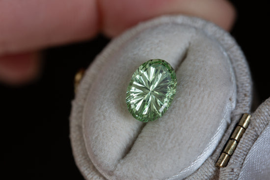 Load image into Gallery viewer, 2.69ct oval green tourmaline - Starbrite cut by John Dyer

