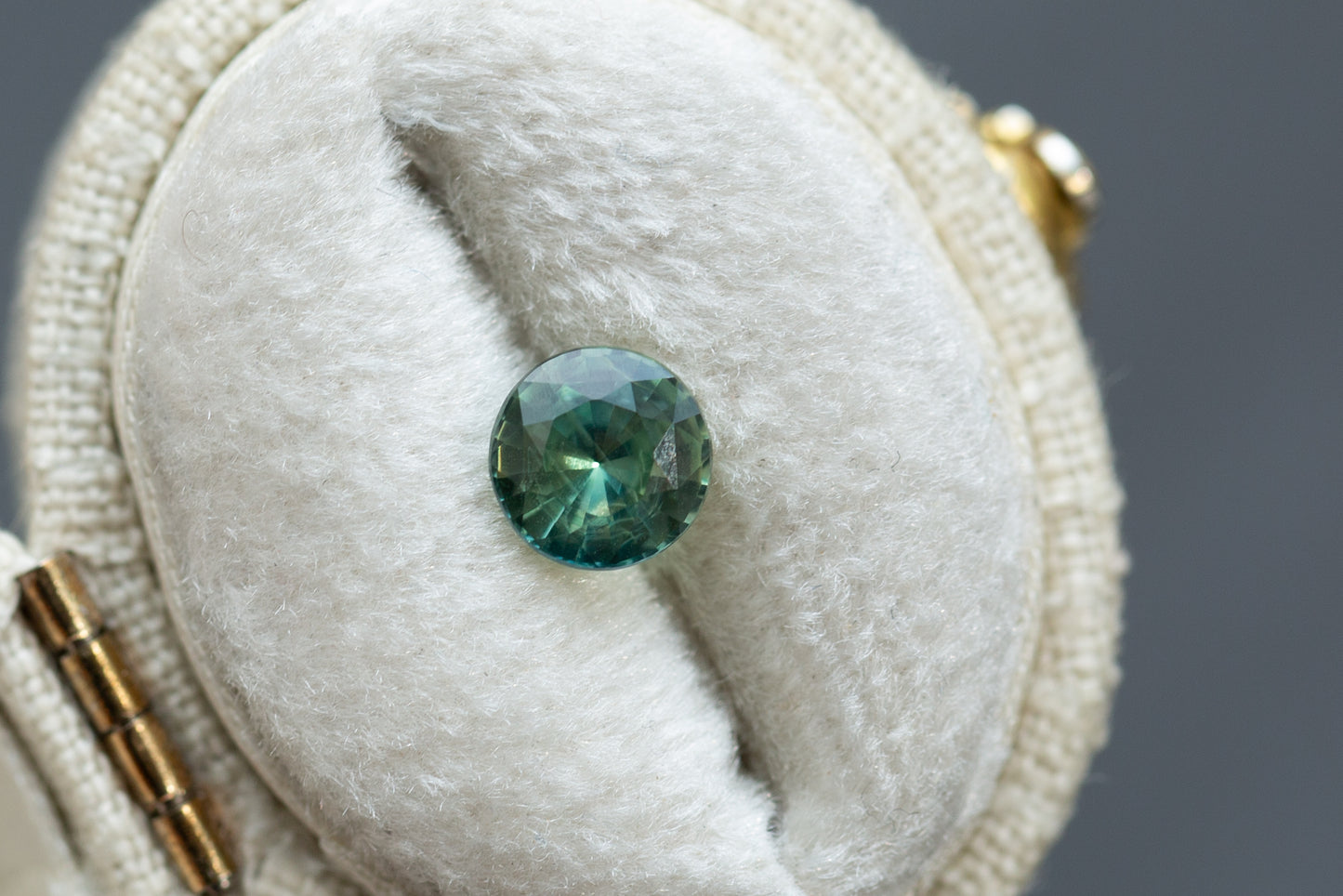 1.04ct Round Aqua Green Sapphire