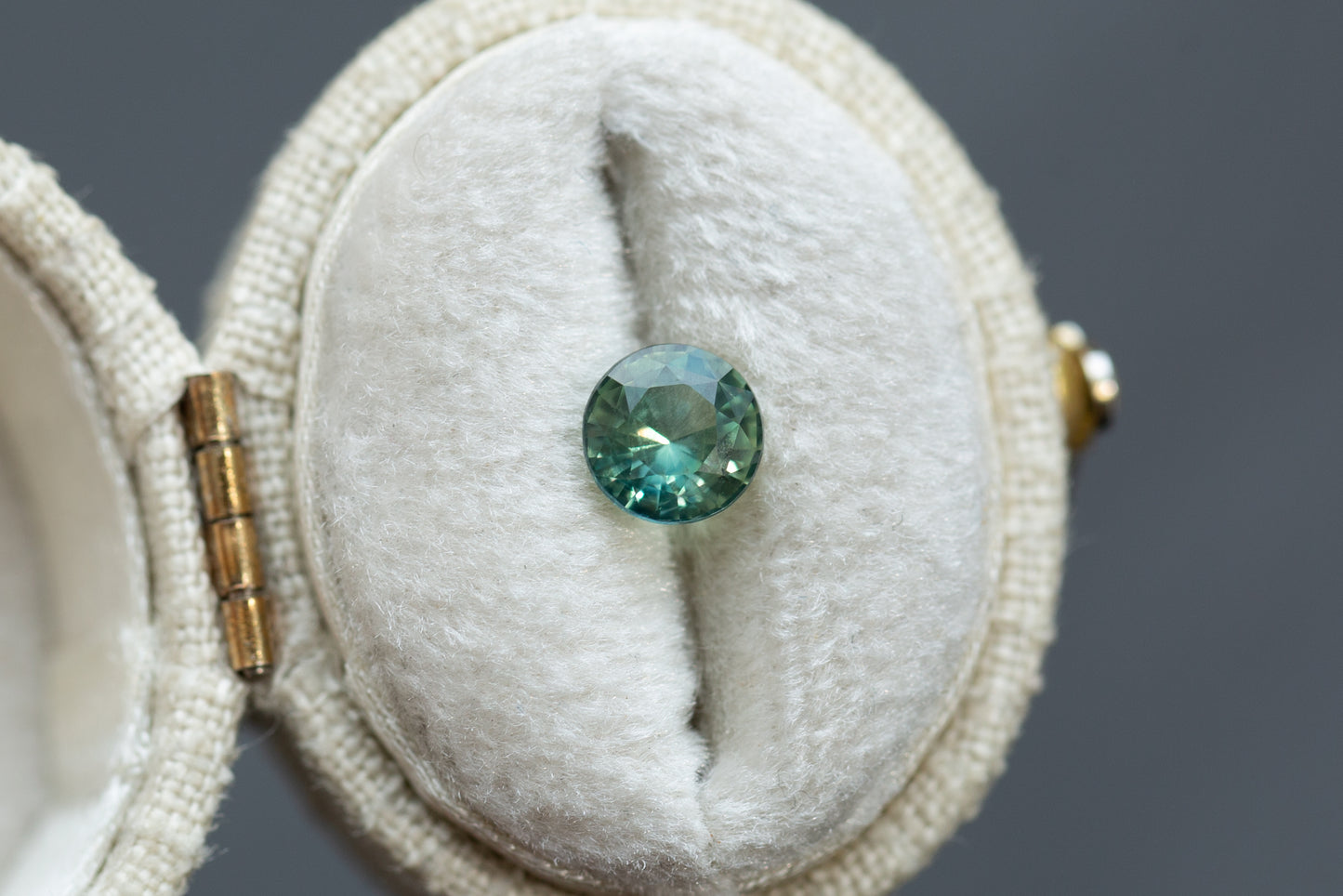 1.04ct Round Aqua Green Sapphire