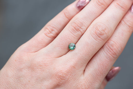 1.04ct Round Aqua Green Sapphire