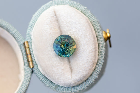 3.01ct Round Teal and Yellowish Green Sapphire