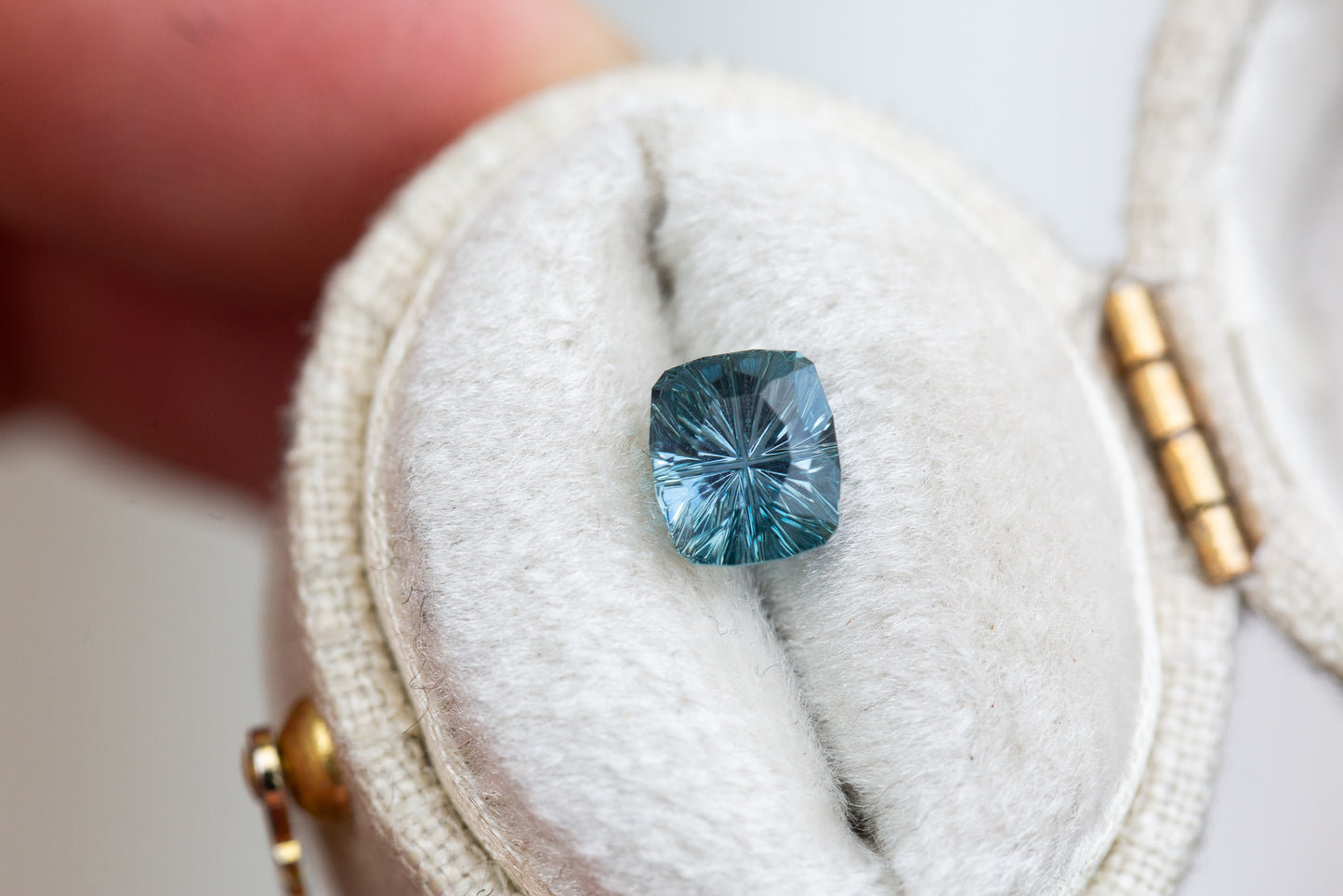 Load image into Gallery viewer, 1.42ct cushion cut teal blue sapphire- Starbrite cut by John Dyer

