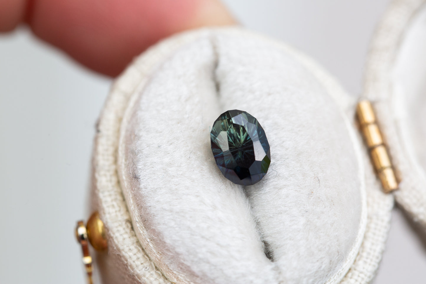 Load image into Gallery viewer, 1.56ct oval dark blue green sapphire (almost black)-Starbrite cut by John Dyer
