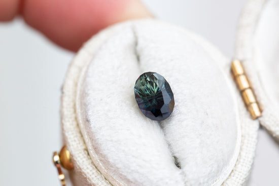 Load image into Gallery viewer, 1.56ct oval dark blue green sapphire (almost black)-Starbrite cut by John Dyer
