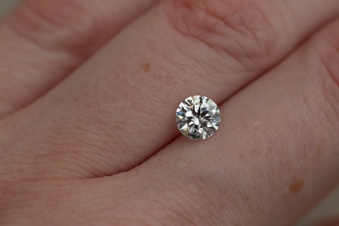 Load image into Gallery viewer, .89ct round lab diamond, D/VS1
