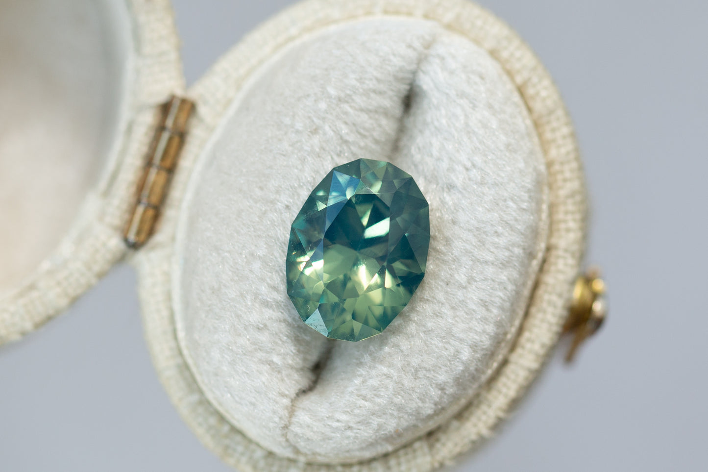 4.50ct Oval Opalescent Aqua Teal Green Sapphire