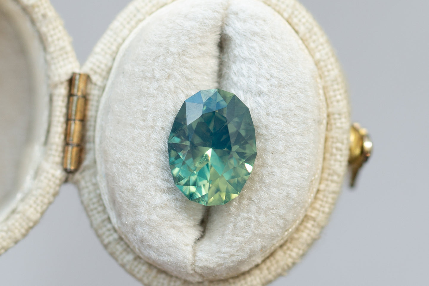 4.50ct Oval Opalescent Aqua Teal Green Sapphire