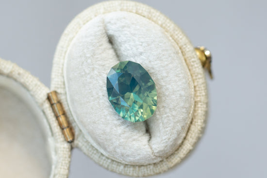 4.50ct Oval Opalescent Aqua Teal Green Sapphire