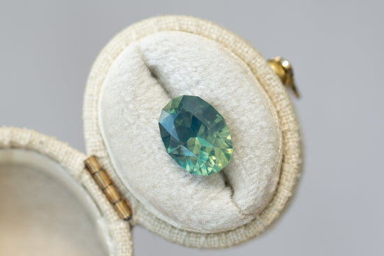 4.50ct Oval Opalescent Aqua Teal Green Sapphire