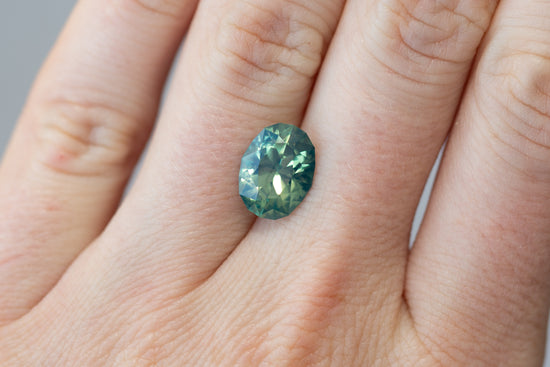 4.50ct Oval Opalescent Aqua Teal Green Sapphire