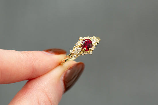 READY TO SHIP - Size 8, 18k Yellow Gold Briar Rose Three Stone