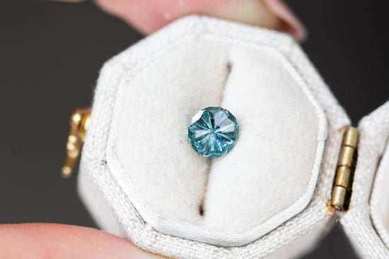 Load image into Gallery viewer, .88ct round Starbrite cut teal blue sapphire
